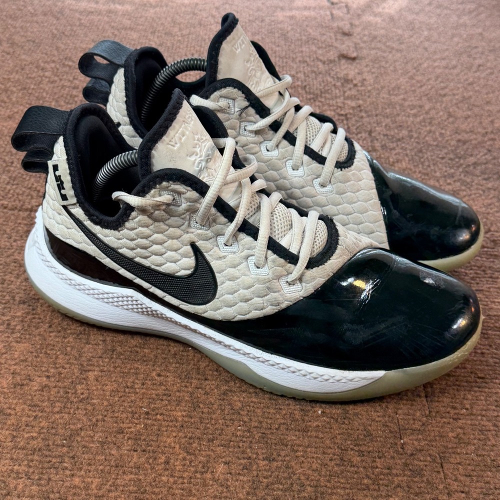 B+ Nike LeBron Witness 4 Mens Basketball Shoes White Black Patent 9.5 BQ9819-100